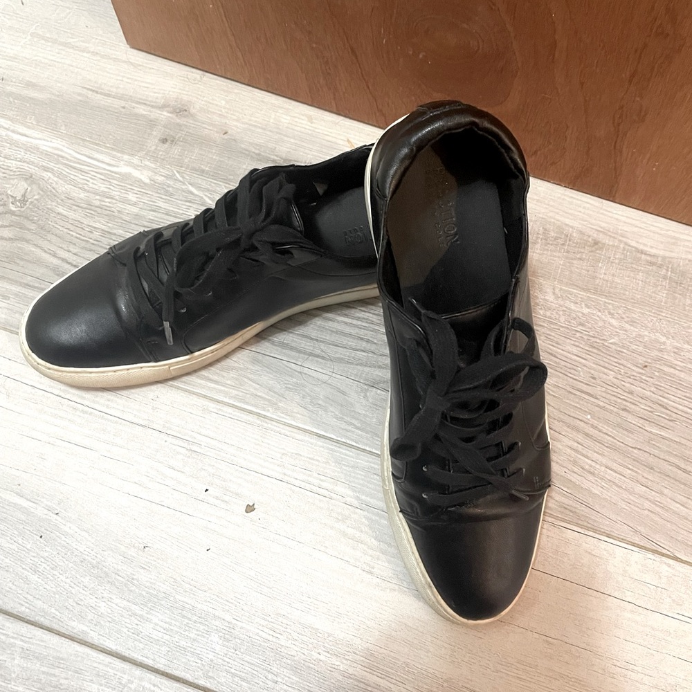 Kenneth Cole Reaction ladies leather sneakers